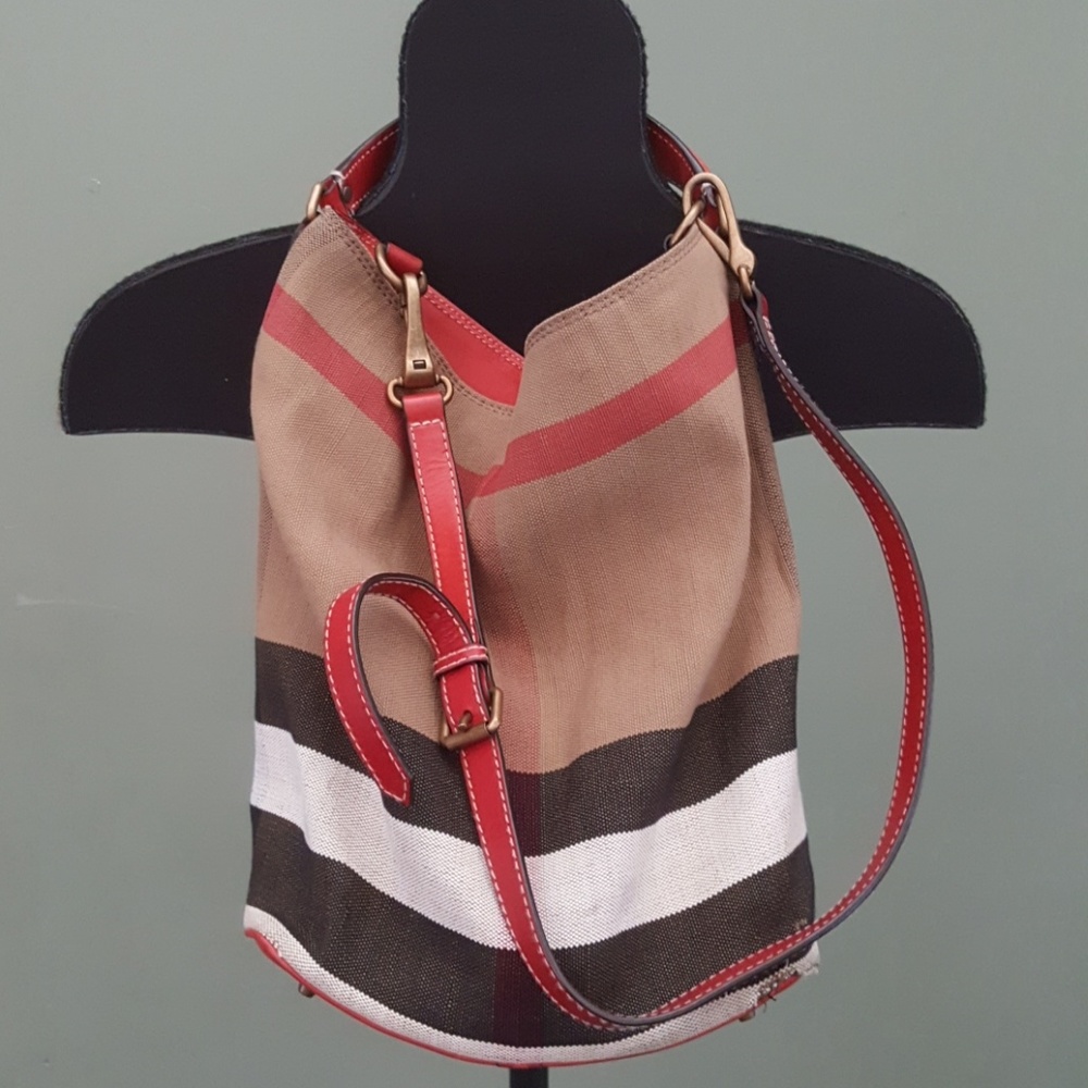 *HOLD*HOLD*HOLD*burberry susanna bucket bag
